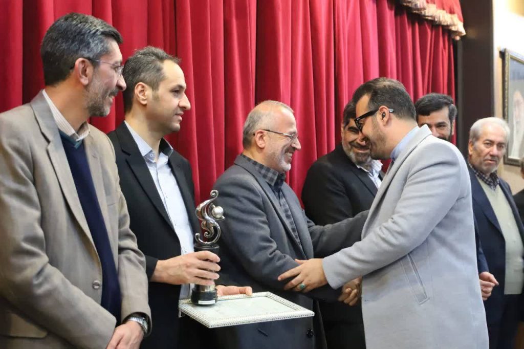 تجلیل از صادر کنندگان نمونه استان قم
