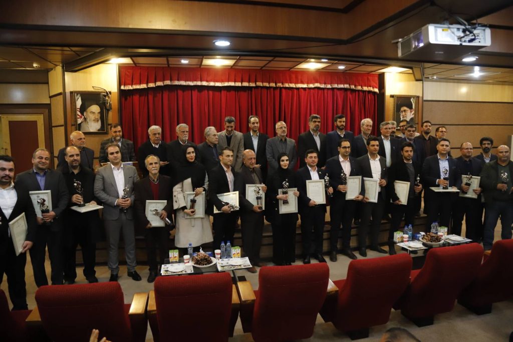 Honoring the exemplary exporters of Qom province in 1400